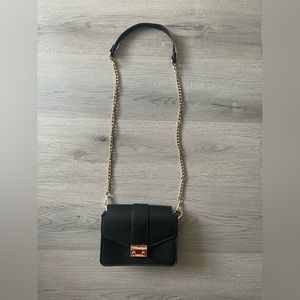 Forever 21 Black Crossbody Gold Chain bag